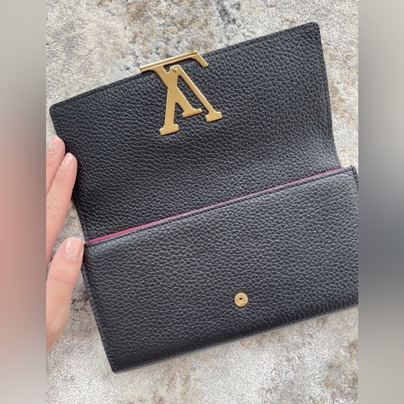 BRAND NEW: Louis Vuitton CAPUCINES WALLET - BLACK - Picture 2 of 5